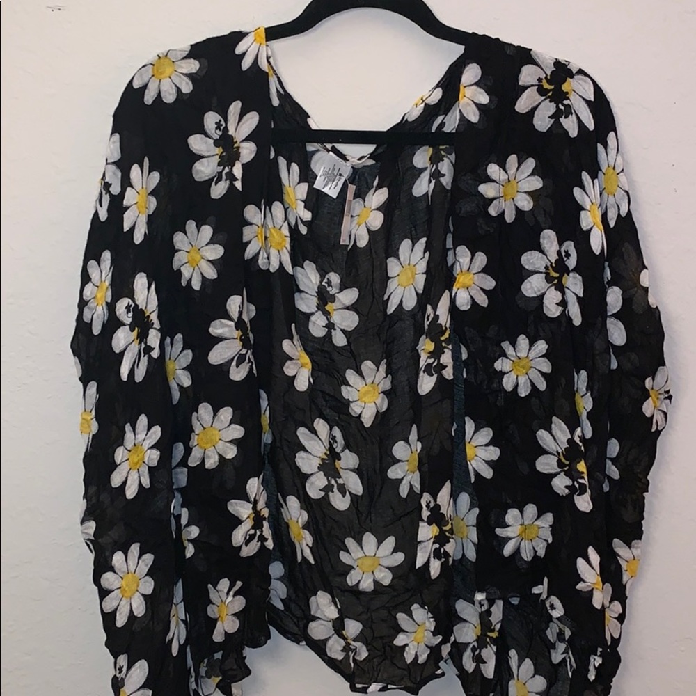 Black Minnie White Daisies Shall